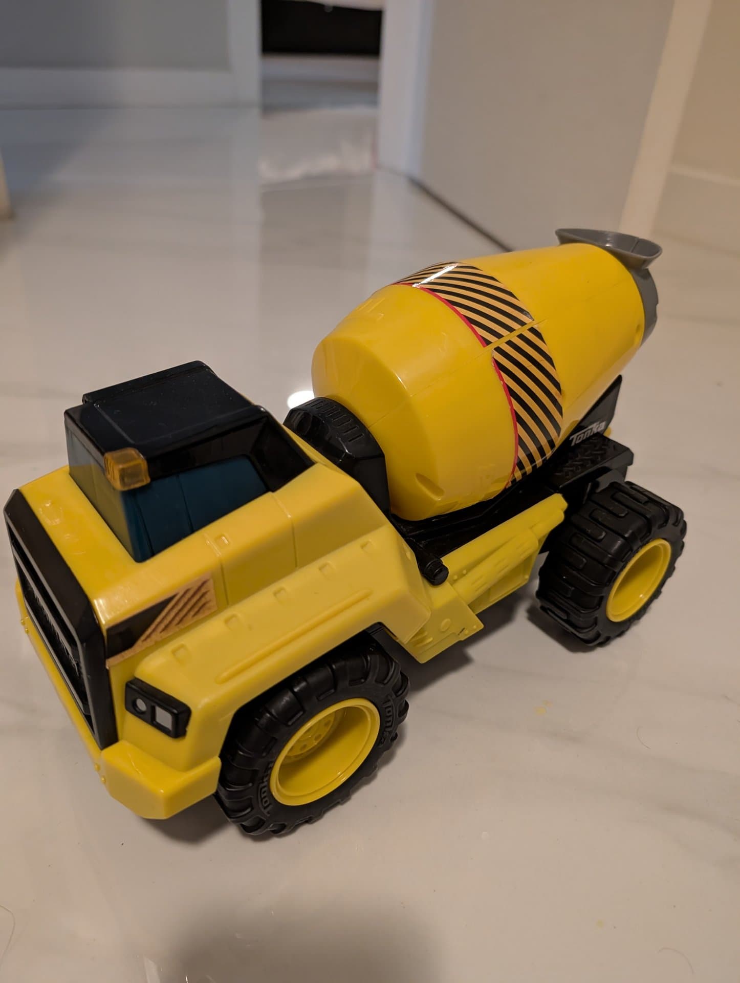 Concrete truck  — image 1 of 3