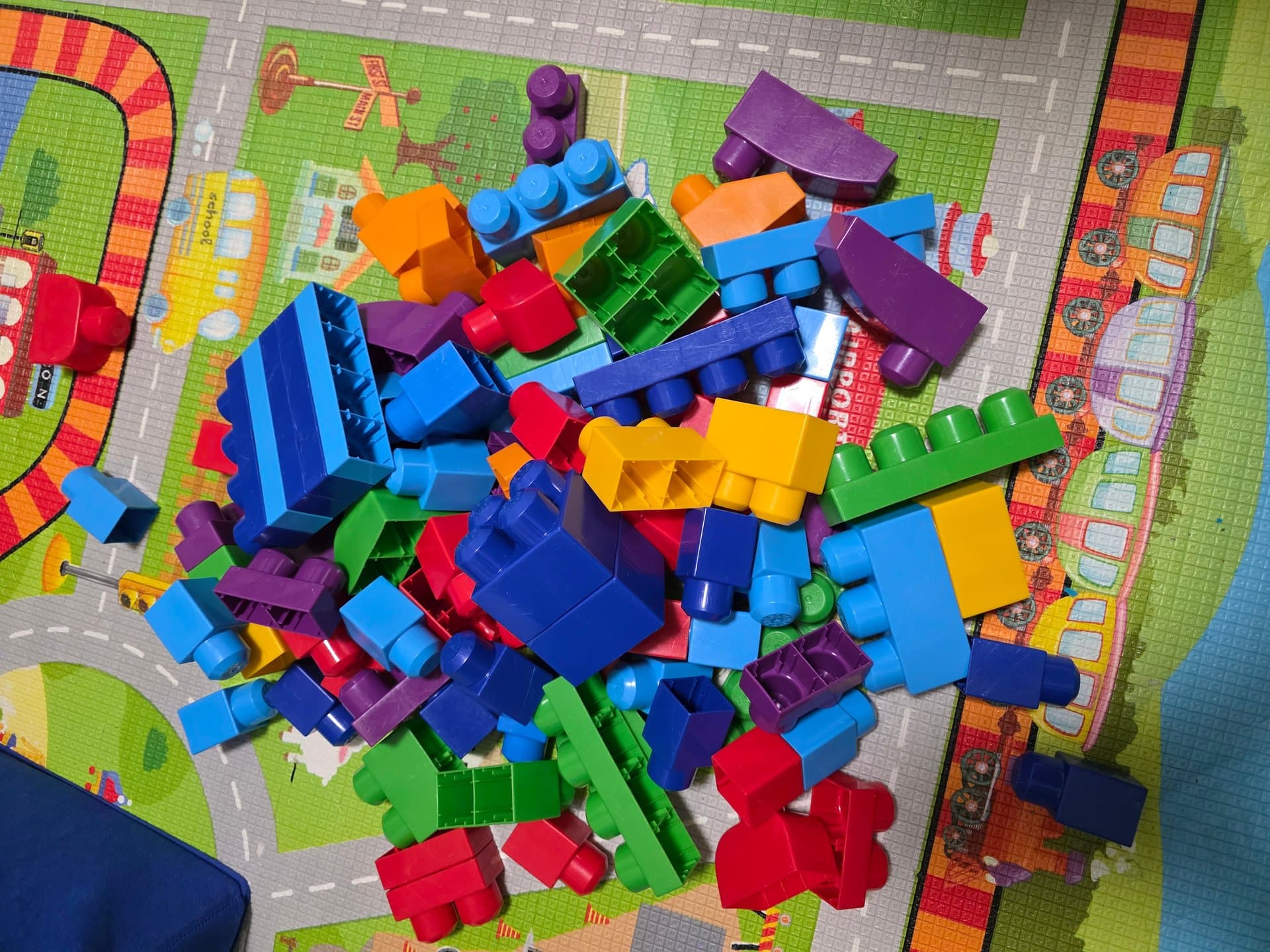 Mega Blocks Set — image 1 of 2